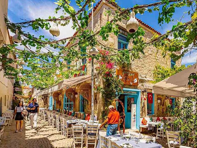 İkonik Alaçatı Ot Festivali ve Urla Enginar Çiçeği Festivali Turu - 2 Gece Otel Konaklamalı İstanbul Çıkışlı - GT-054