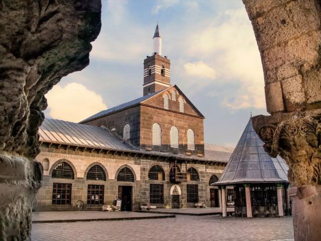 İkonik Mardin Göbeklitepe Gaziantep Turu| 2 Gece Konaklamalı Uçaklı İstanbul Çıkışlı 1 Mayıs Özel - GP-003