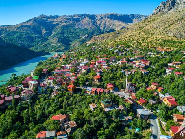 İkonik Fırat’tan Munzur’a | Sivas, Divriği, Kemaliye, Elazığ, Tunceli Turu |  2 Gece Konaklamalı |  Uçaklı İstanbul Çıkışlı |  29 Ekim Özel GT-240
