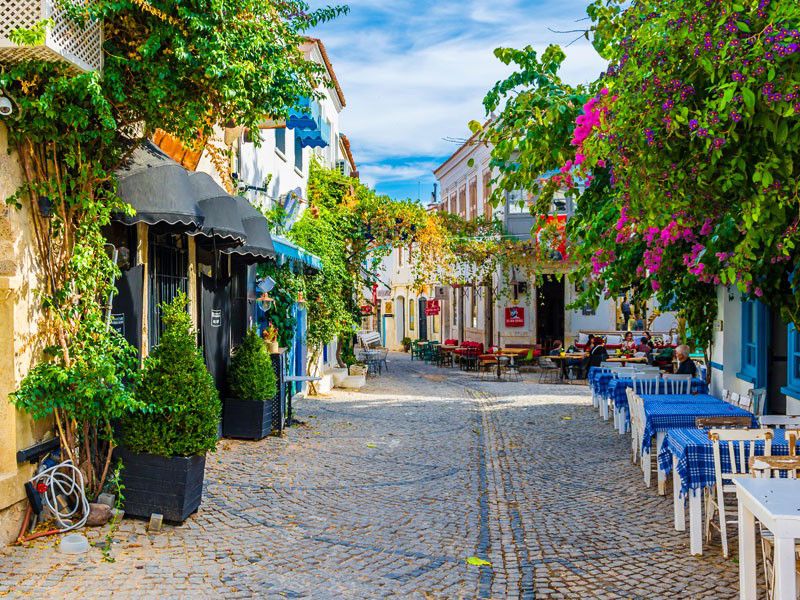 Salda Gölü Pamukkale Çeşme Alaçatı Turu / 1 Gece Otel Konaklamalı / İstanbul Çıkışlı